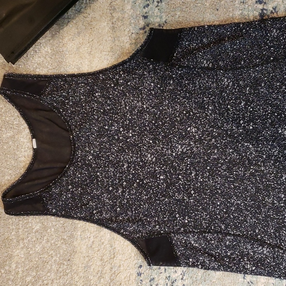 (41)Lululemon Top đ¤ - Picture 2 of 5
